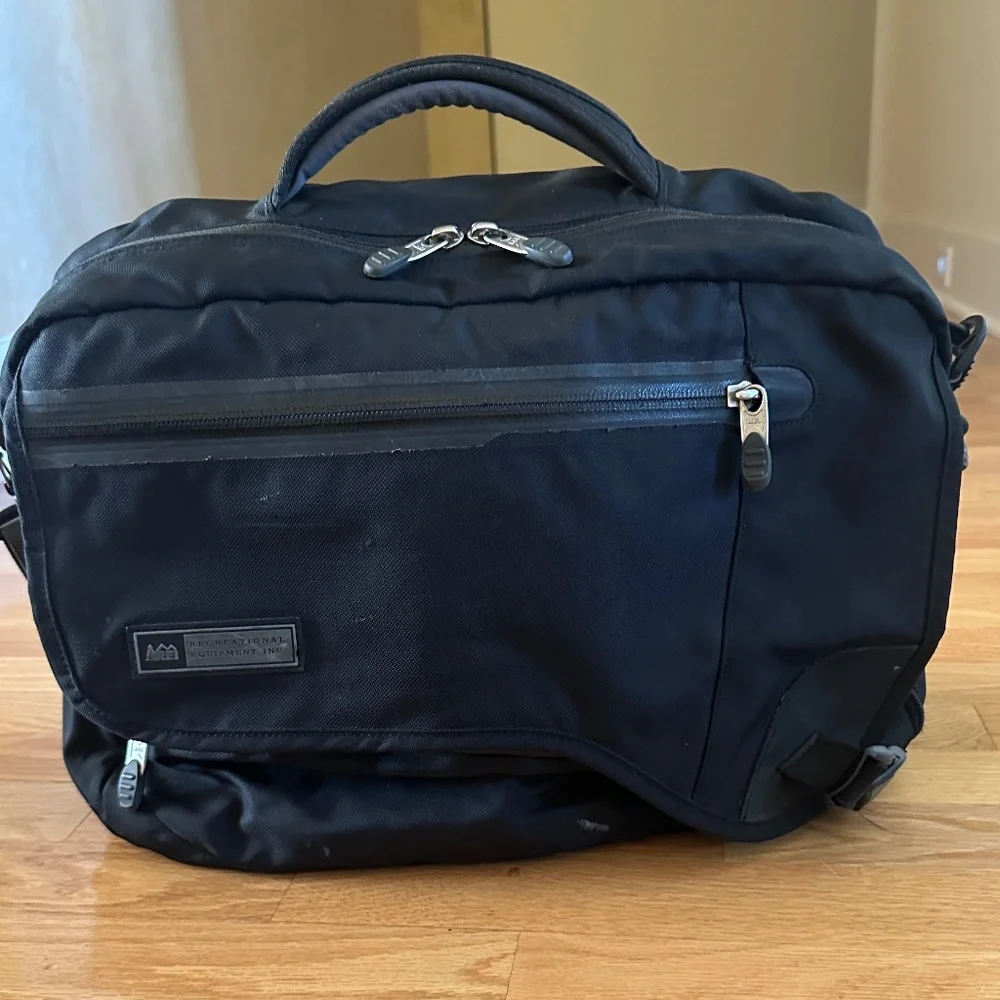 REI Black Messenger Bag Satchel Shoulder Bag
